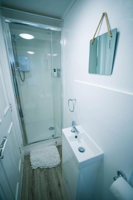 The Beach Suite - Top Floor With Easy Invest Lowestoft Exteriör bild