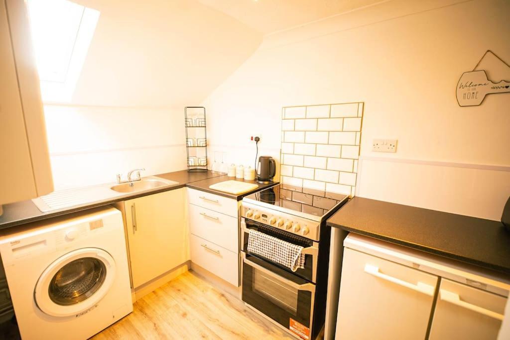 The Beach Suite - Top Floor With Easy Invest Lowestoft Exteriör bild