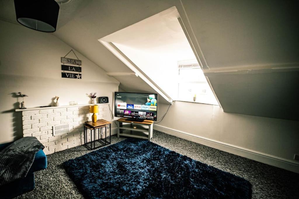 The Beach Suite - Top Floor With Easy Invest Lowestoft Exteriör bild